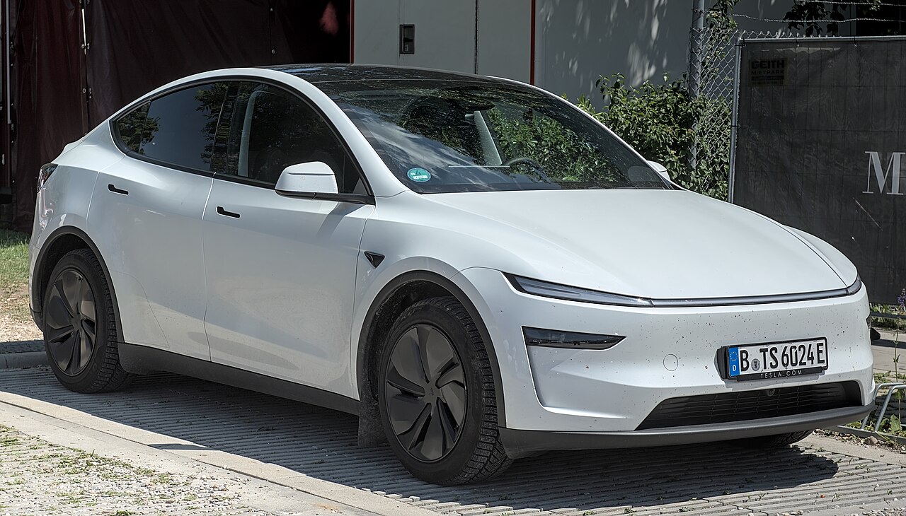 Tesla Model Y — modèle équipé en double commande